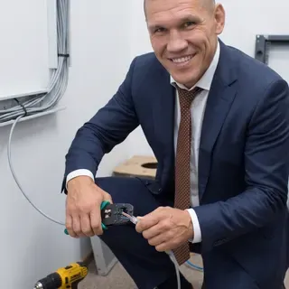 Kudrins krimpē Ezernet kabeli
